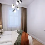 Bright & Modern In Historic Raina Blvd Building I Near Park & Old Town 아파트