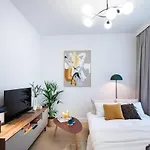 아파트 Bright & Modern In Historic Raina Blvd Building I Near Park & Old Town 리가