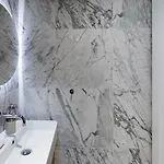 아파트 Bright & Modern In Historic Raina Blvd Building I Near Park & Old Town *