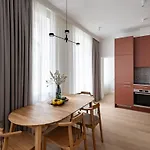 아파트 Bright & Modern In Historic Raina Blvd Building I Near Park & Old Town
