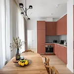 아파트 Bright & Modern In Historic Raina Blvd Building I Near Park & Old Town