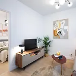 Bright & Modern In Historic Raina Blvd Building I Near Park & Old Town 리가