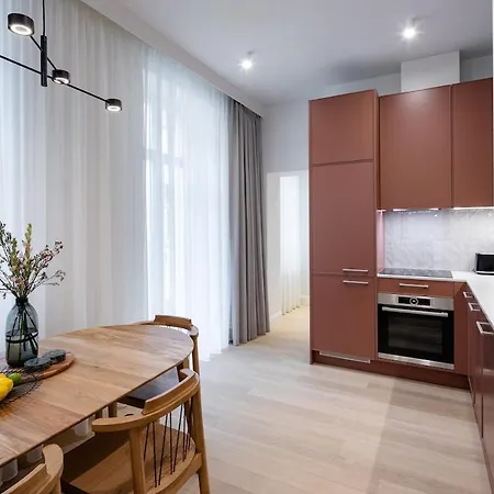 아파트 Bright & Modern In Historic Raina Blvd Building I Near Park & Old Town