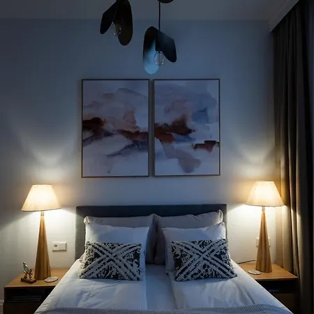 Bright & Modern In Historic Raina Blvd Building I Near Park & Old Town Daire