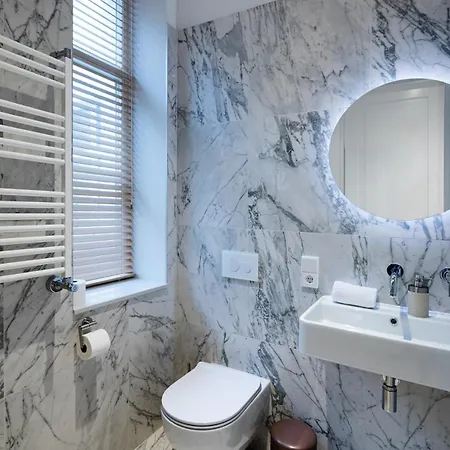 아파트 Bright & Modern In Historic Raina Blvd Building I Near Park & Old Town