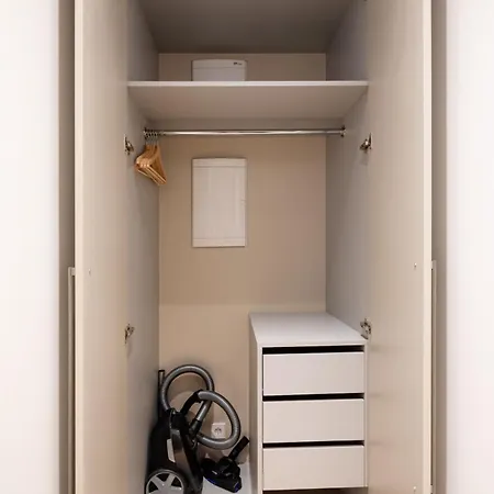 Bright & Modern In Historic Raina Blvd Building I Near Park & Old Town Daire Riga