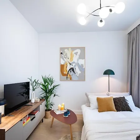 아파트 Bright & Modern In Historic Raina Blvd Building I Near Park & Old Town 리가