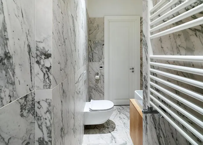 Bright & Modern In Historic Raina Blvd Building I Near Park & Old Town Dzīvoklis Riga