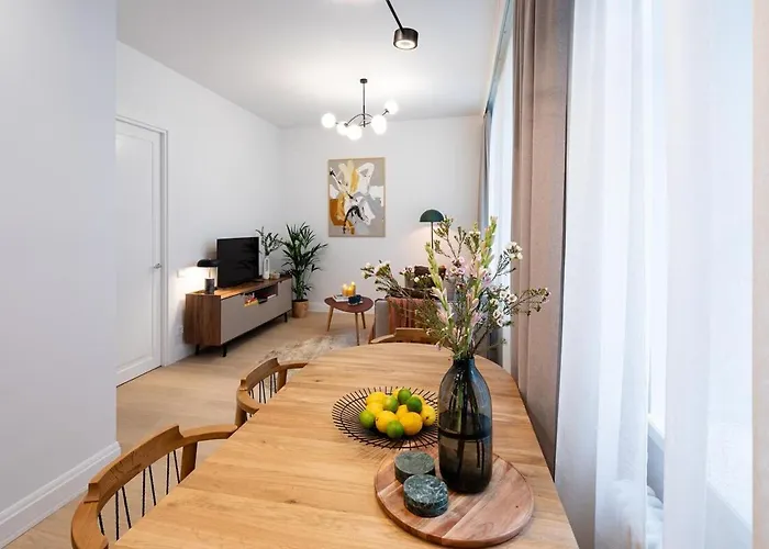 Bright & Modern In Historic Raina Blvd Building I Near Park & Old Town *