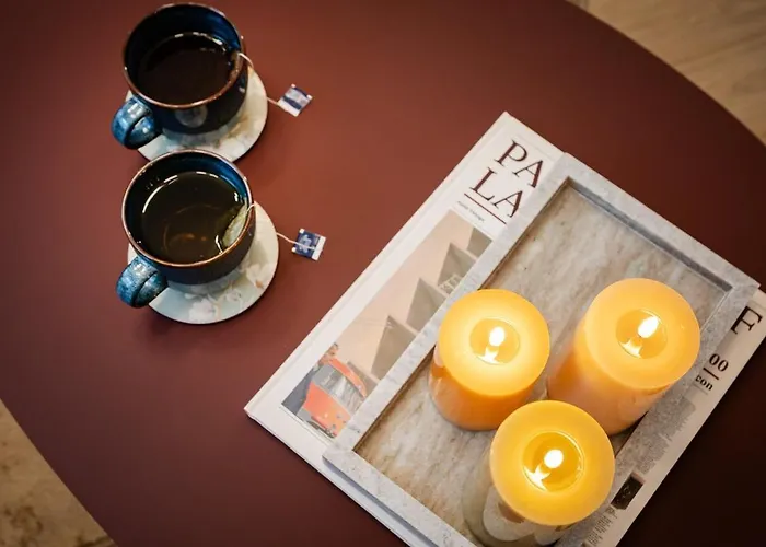 Dzīvoklis Bright & Modern In Historic Raina Blvd Building I Near Park & Old Town *