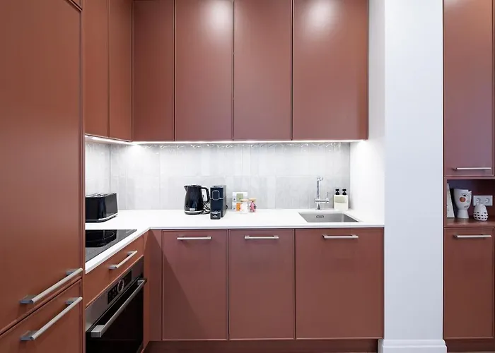 Dzīvoklis Bright & Modern In Historic Raina Blvd Building I Near Park & Old Town Riga