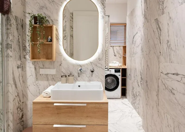 Bright & Modern In Historic Raina Blvd Building I Near Park & Old Town Riga