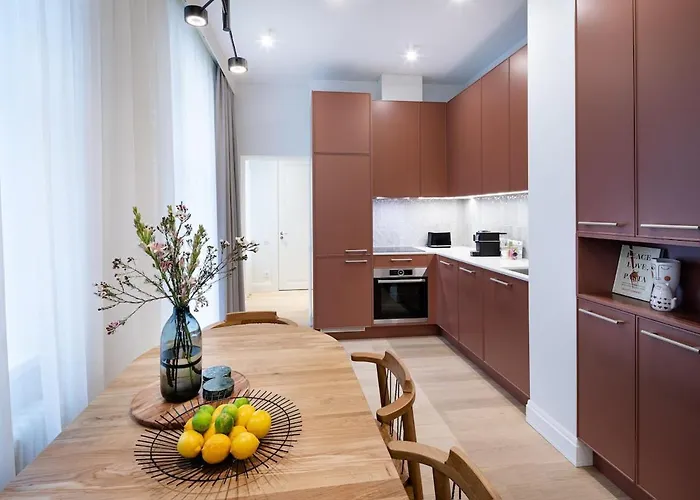 Bright & Modern In Historic Raina Blvd Building I Near Park & Old Town Dzīvoklis