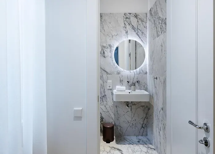 Bright & Modern In Historic Raina Blvd Building I Near Park & Old Town Dzīvoklis Riga