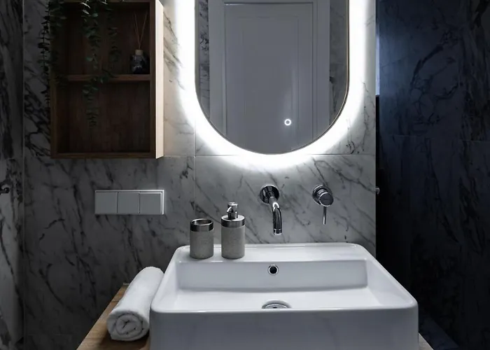 Bright & Modern In Historic Raina Blvd Building I Near Park & Old Town Riga