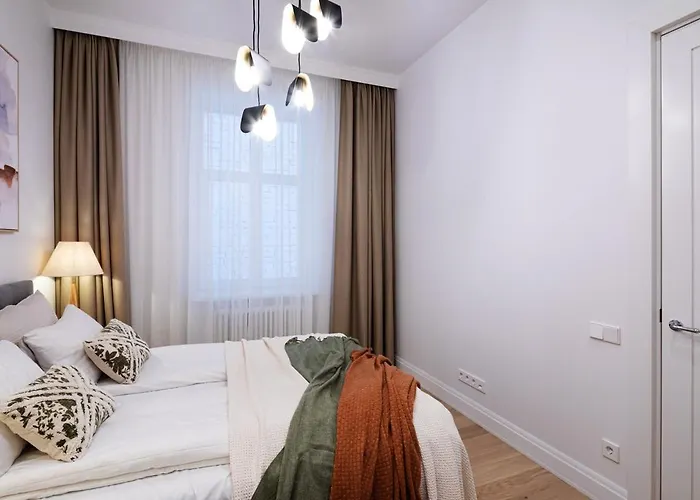 Bright & Modern In Historic Raina Blvd Building I Near Park & Old Town Dzīvoklis