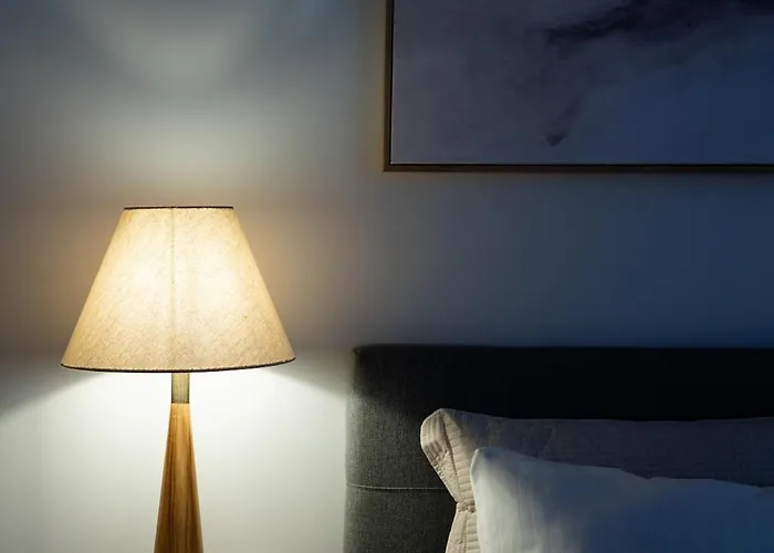 Bright & Modern In Historic Raina Blvd Building I Near Park & Old Town