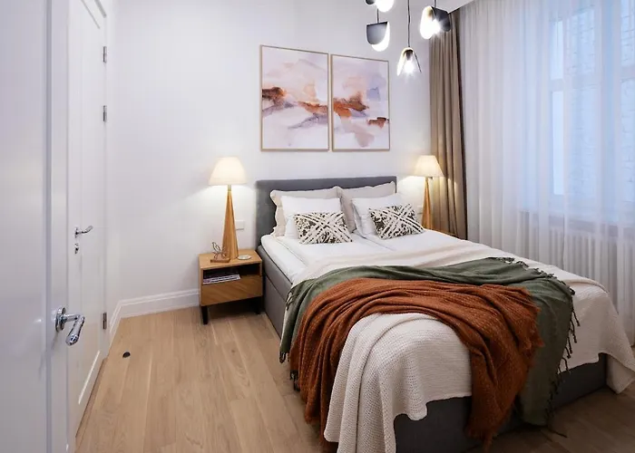 Bright & Modern In Historic Raina Blvd Building I Near Park & Old Town Dzīvoklis *