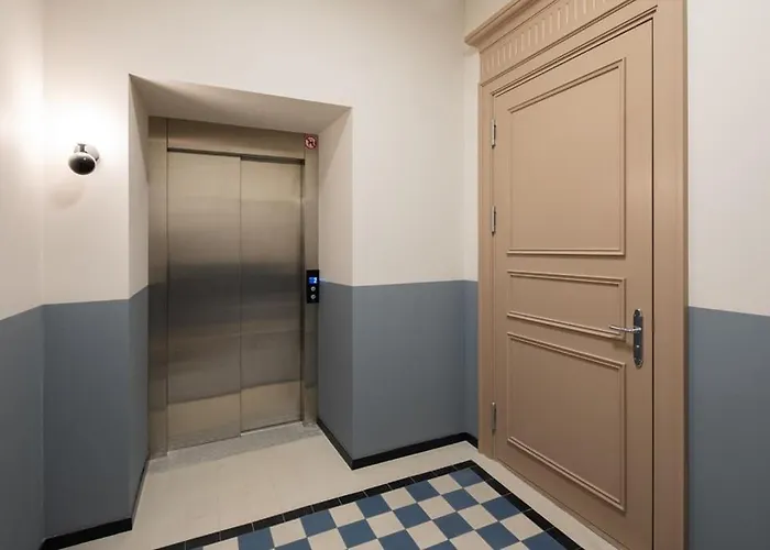 Bright & Modern In Historic Raina Blvd Building I Near Park & Old Town Dzīvoklis *