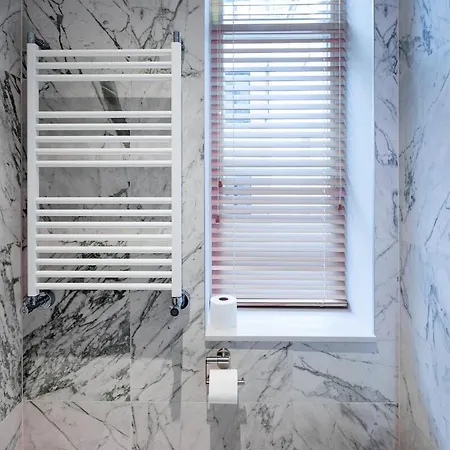 Bright & Modern In Historic Raina Blvd Building I Near Park & Old Town *