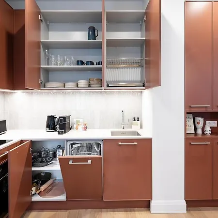 Bright & Modern In Historic Raina Blvd Building I Near Park & Old Town Рига