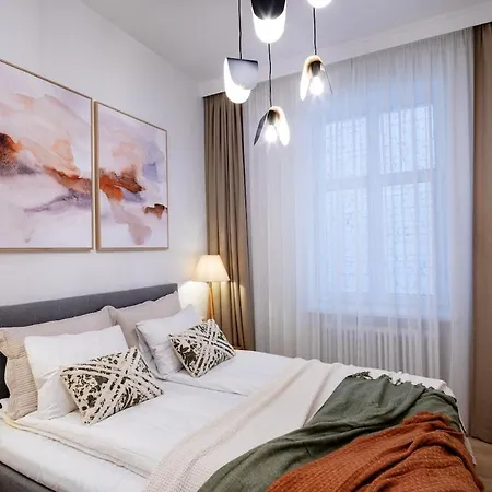 아파트 Bright & Modern In Historic Raina Blvd Building I Near Park & Old Town *