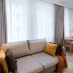 Dzīvoklis Bright & Modern In Historic Raina Blvd Building I Near Park & Old Town Riga