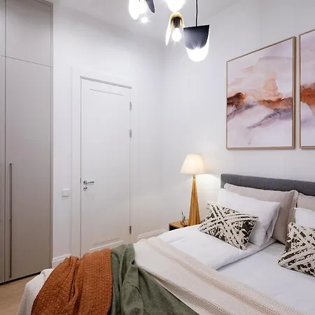 Bright & Modern In Historic Raina Blvd Building I Near Park & Old Town * リガ